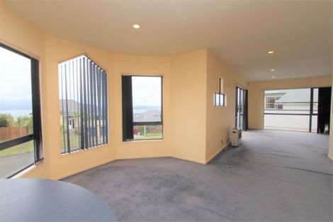 Photo of property in 59 Dress Circle, Newlands, Wellington, 6037
