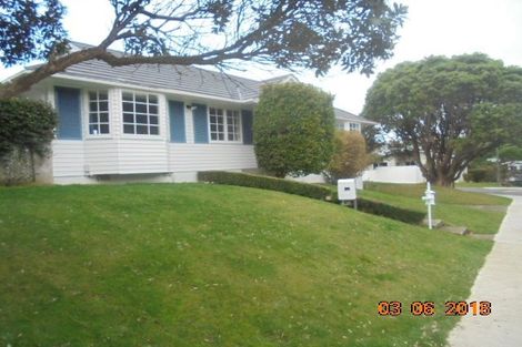 Photo of property in 16 Churton Drive, Churton Park, Wellington, 6037
