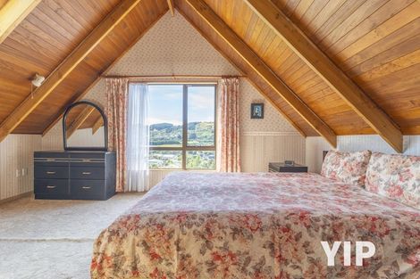 Photo of property in 9 Victory Crescent, Tawa, Wellington, 5028