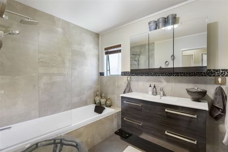 Photo of property in 1315 Whangaparaoa Road, Army Bay, Whangaparaoa, 0930