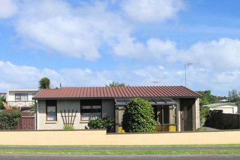 Photo of property in 2/73 Butley Drive, Farm Cove, Auckland, 2012
