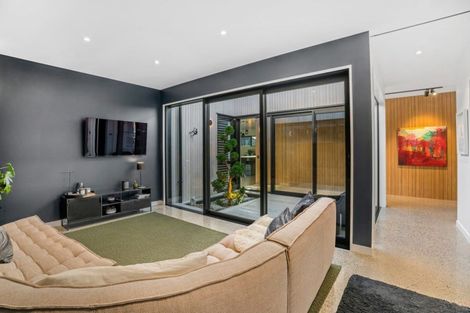 Photo of property in 11 Sapphire Spring Rise, Wanaka, 9305