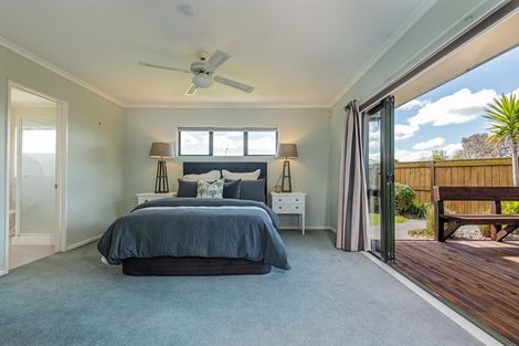 Photo of property in 40 Royal Oak Drive, Kelvin Grove, Palmerston North, 4414