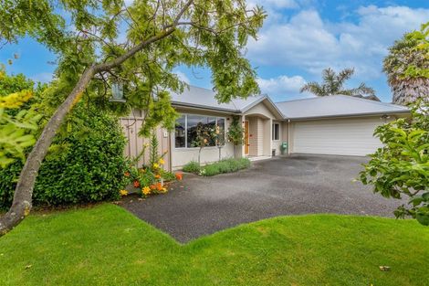 Photo of property in 2 Arthur Close, Clive, 4102