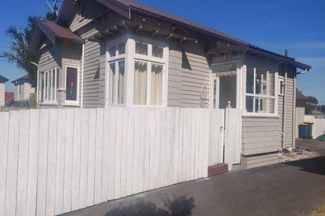 Photo of property in 118a Hutchinson Avenue, New Lynn, Auckland, 0600