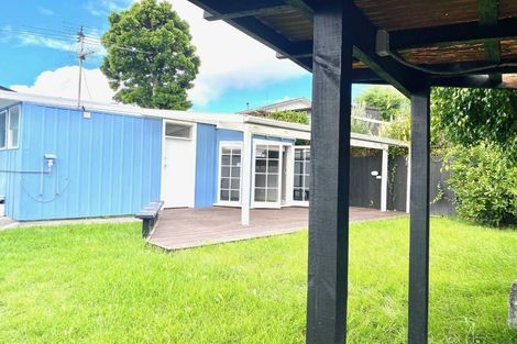 Photo of property in 240e Great North Road, Henderson, Auckland, 0612