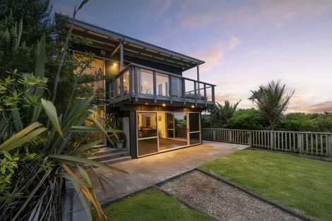 Photo of property in 16 Log Race Road, Piha, New Lynn, 0772