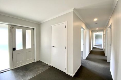 Photo of property in 4 Cory Jane Grove, Riverstone Terraces, Upper Hutt, 5018