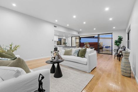 Photo of property in 7b Montrose Place, Highlands Park, New Plymouth, 4312