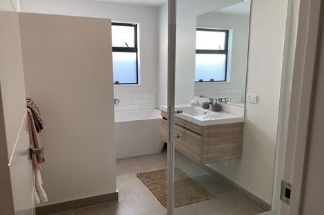 Photo of property in 32 Clearview Street, Wanaka, 9305