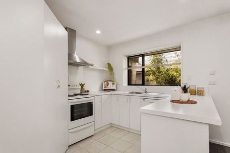 Photo of property in 2/30 Lees Road, Strowan, Christchurch, 8052