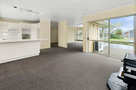 Photo of property in 3 Gairloch Place, Wattle Downs, Auckland, 2103