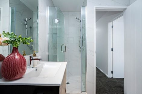 Photo of property in 4/19 Kingdale Road, Henderson, Auckland, 0610