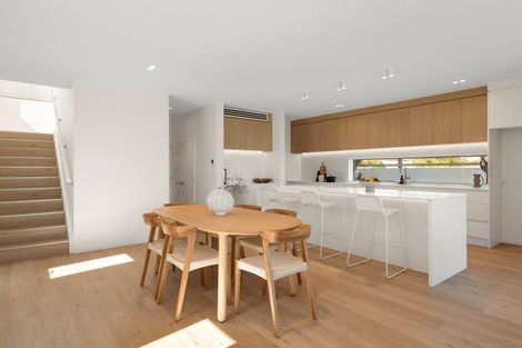 Photo of property in 2/1 The Brae, Mount Pleasant, Christchurch, 8081