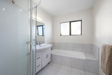 Photo of property in 3/43-53 Chivalry Road, Glenfield, Auckland, 0629