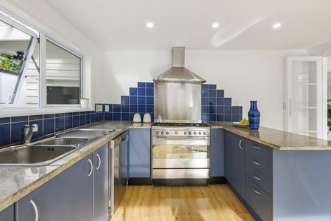 Photo of property in 25 Marsh Avenue, Forrest Hill, Auckland, 0620