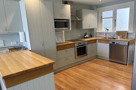 Photo of property in Sunhaven Flats, 262 Oriental Parade, Oriental Bay, Wellington, 6011