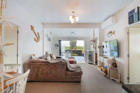 Photo of property in 92 Wharf Road, Clarks Beach, Pukekohe, 2679