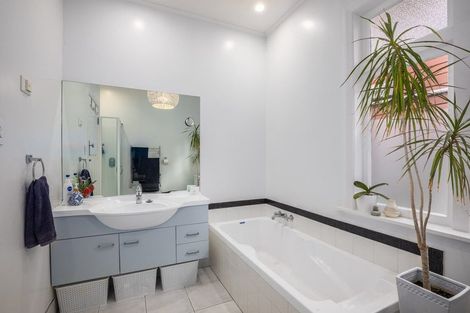 Photo of property in 7 Marine Parade, Eastbourne, Lower Hutt, 5013