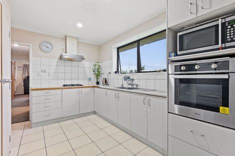 Photo of property in 12 Gloaming Place, Conifer Grove, Takanini, 2112