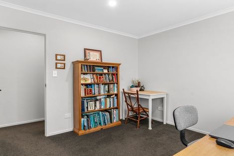 Photo of property in 98 Kaurinui Crescent, One Tree Point, 0118