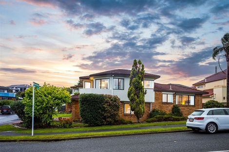 Photo of property in 1/1 Bluefin Way, West Harbour, Auckland, 0618