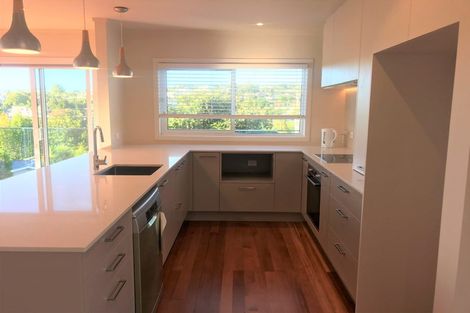 Photo of property in 27 Peter Terrace, Castor Bay, Auckland, 0620