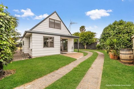 Photo of property in 5b Lyn Grove, Papamoa Beach, Papamoa, 3118