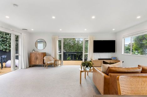 Photo of property in 1/16 Lyttelton Avenue, Forrest Hill, Auckland, 0620