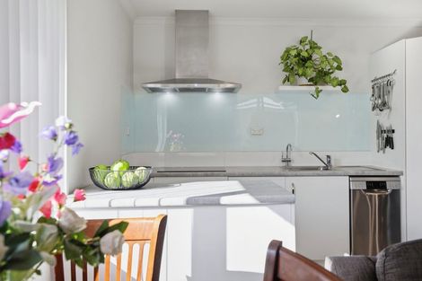 Photo of property in 5 Lance Way, Papamoa, 3118