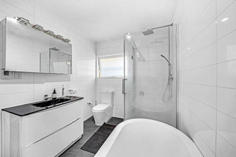 Photo of property in 2 Tudward Glade, Hillcrest, Auckland, 0627