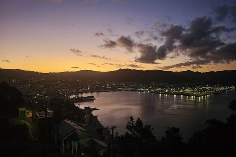 Photo of property in 8 Roseneath Terrace, Roseneath, Wellington, 6011