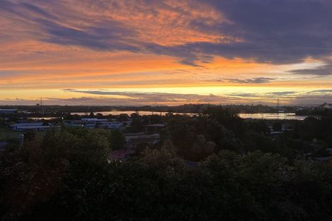 Photo of property in 35 Miramar Place, Pakuranga, Auckland, 2010