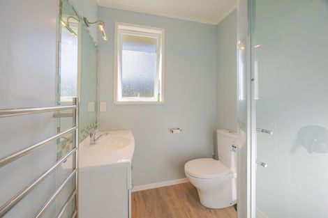 Photo of property in 15 John Ross Place, Kairakau, Elsthorpe, 4295