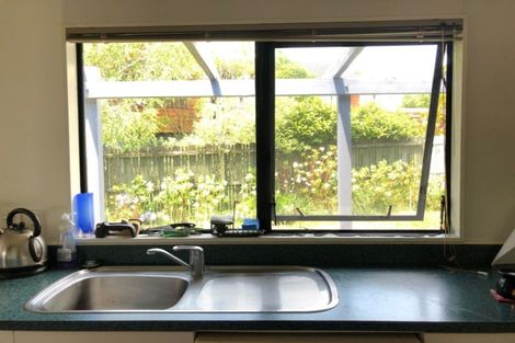 Photo of property in 16 Mallard Place, Unsworth Heights, Auckland, 0632