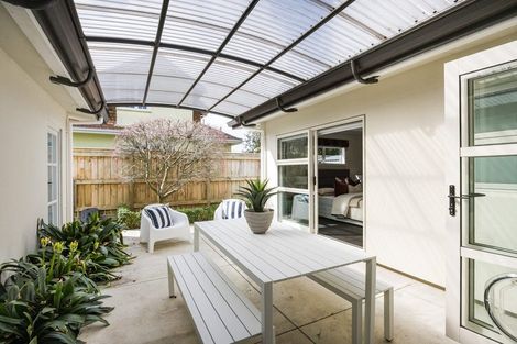 Photo of property in 16 Hardie Street, Hokowhitu, Palmerston North, 4410