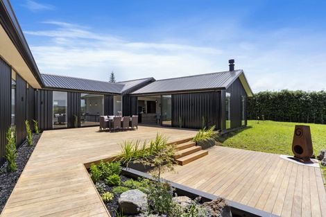 Photo of property in 5 Codlin Road, Waiuku, 2683