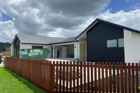 Photo of property in 21 Mcindoe Road, Kumeu, 0810