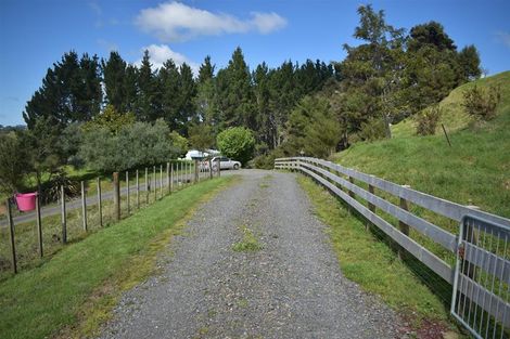 Photo of property in 344 Waitakere Road, Taupaki, Henderson, 0782