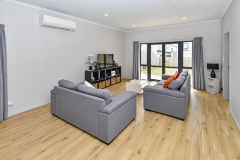 Photo of property in 16 Kuparu Street, Weymouth, Auckland, 2103