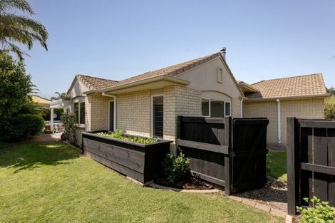 Photo of property in 587 Grenada Street, Papamoa Beach, Papamoa, 3118