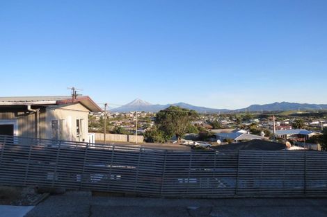 Photo of property in 15 Scott Street, Moturoa, New Plymouth, 4310