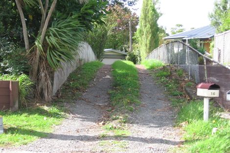 Photo of property in 16 Alma Street, Te Atatu South, Auckland, 0610
