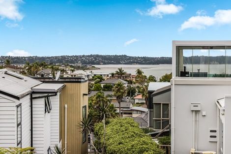 Photo of property in 2/143a Wiseley Road, West Harbour, Auckland, 0618