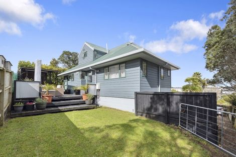 Photo of property in 906a East Coast Road, Northcross, Auckland, 0630
