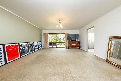 Photo of property in 30 Sutton Crescent, Papakura, 2110