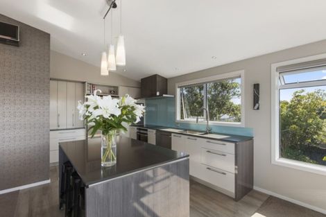 Photo of property in 13 Wattle Grove, Maungaraki, Lower Hutt, 5010