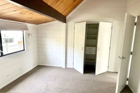 Photo of property in 1/14 Garadice Road, Rothesay Bay, Auckland, 0630