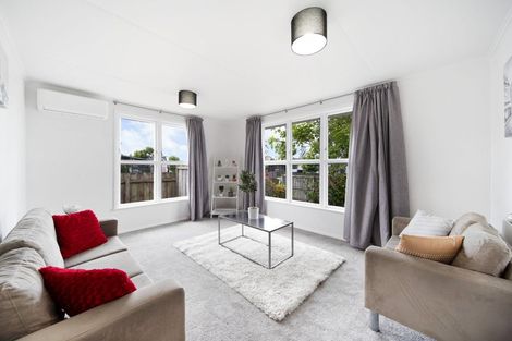 Photo of property in 33 Convair Crescent, Mangere, Auckland, 2022