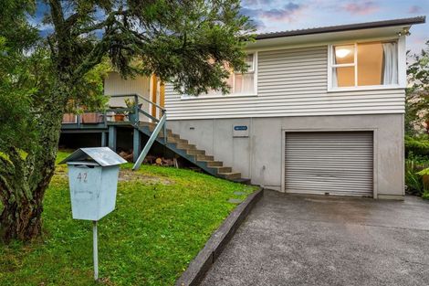 Photo of property in 42 Rehia Road, Massey, Auckland, 0614